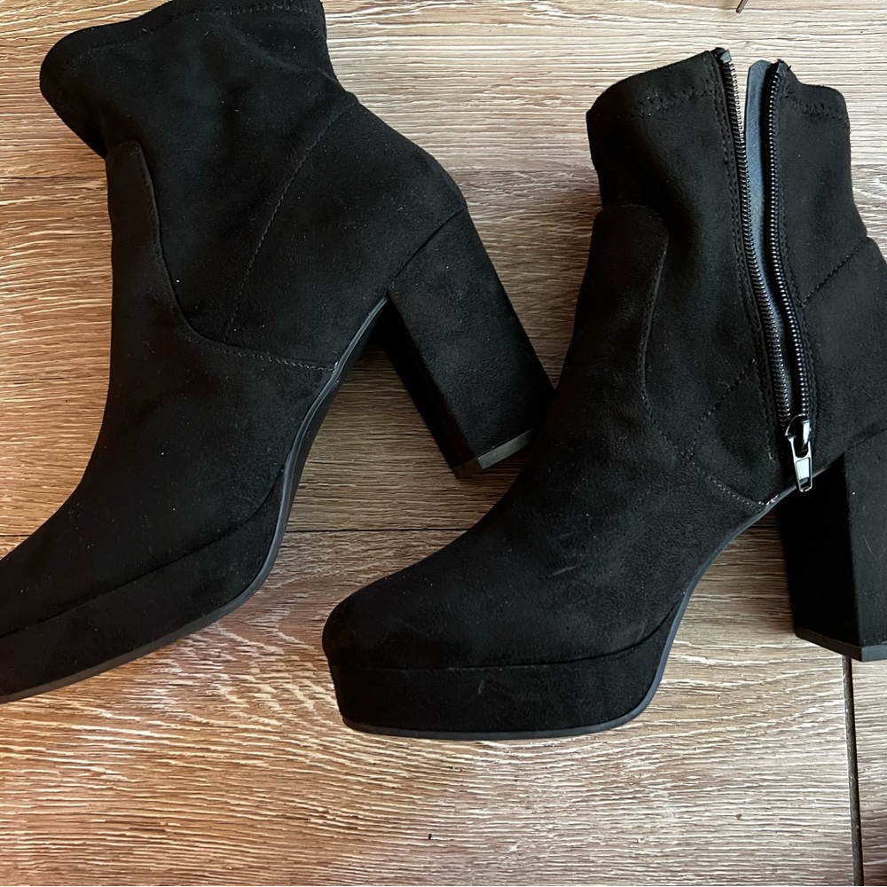 Wore once for BLACKPINK concert! Look like new! Size 6.5